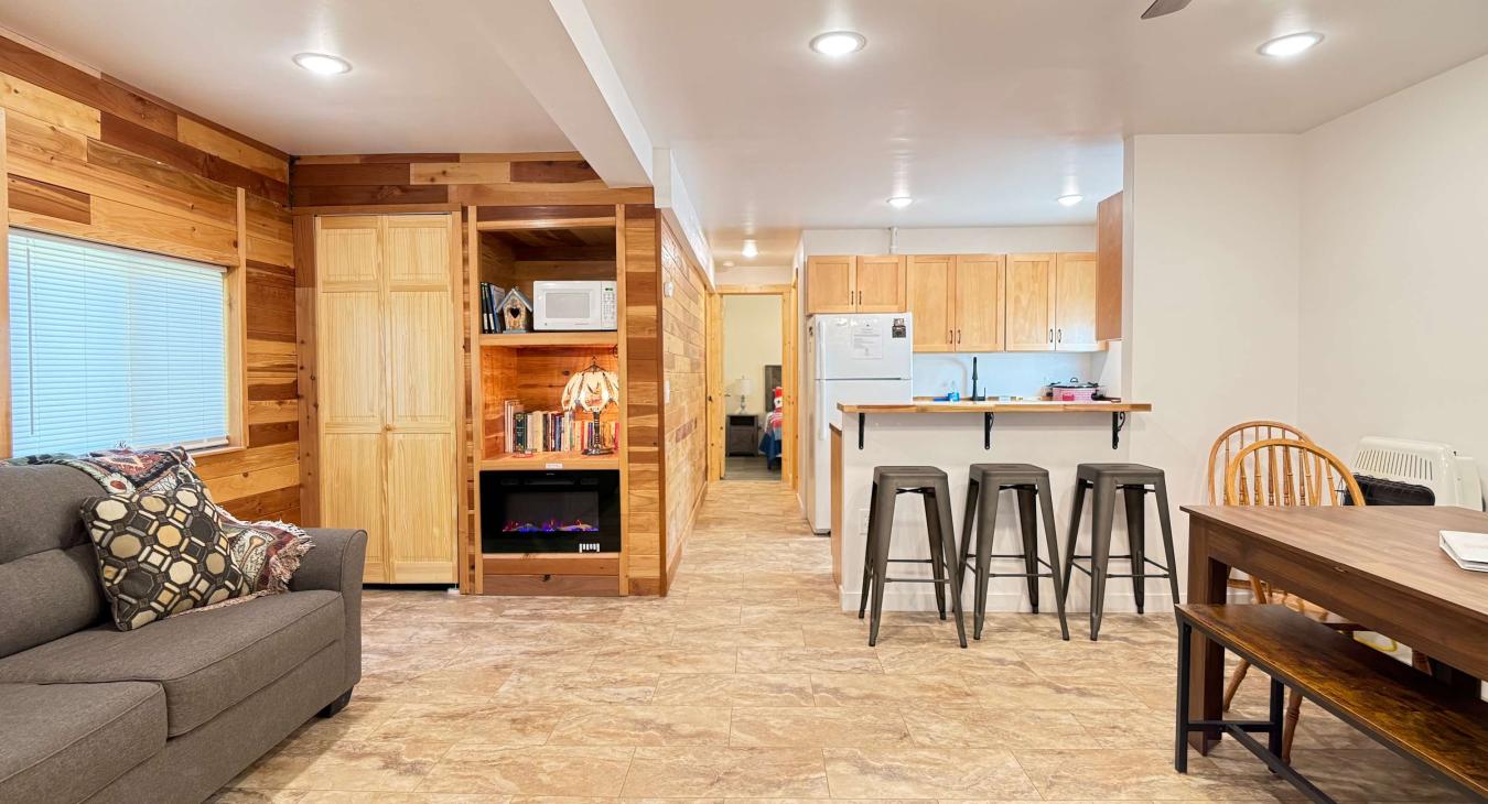Open layout. Plenty of room for 7 guests.