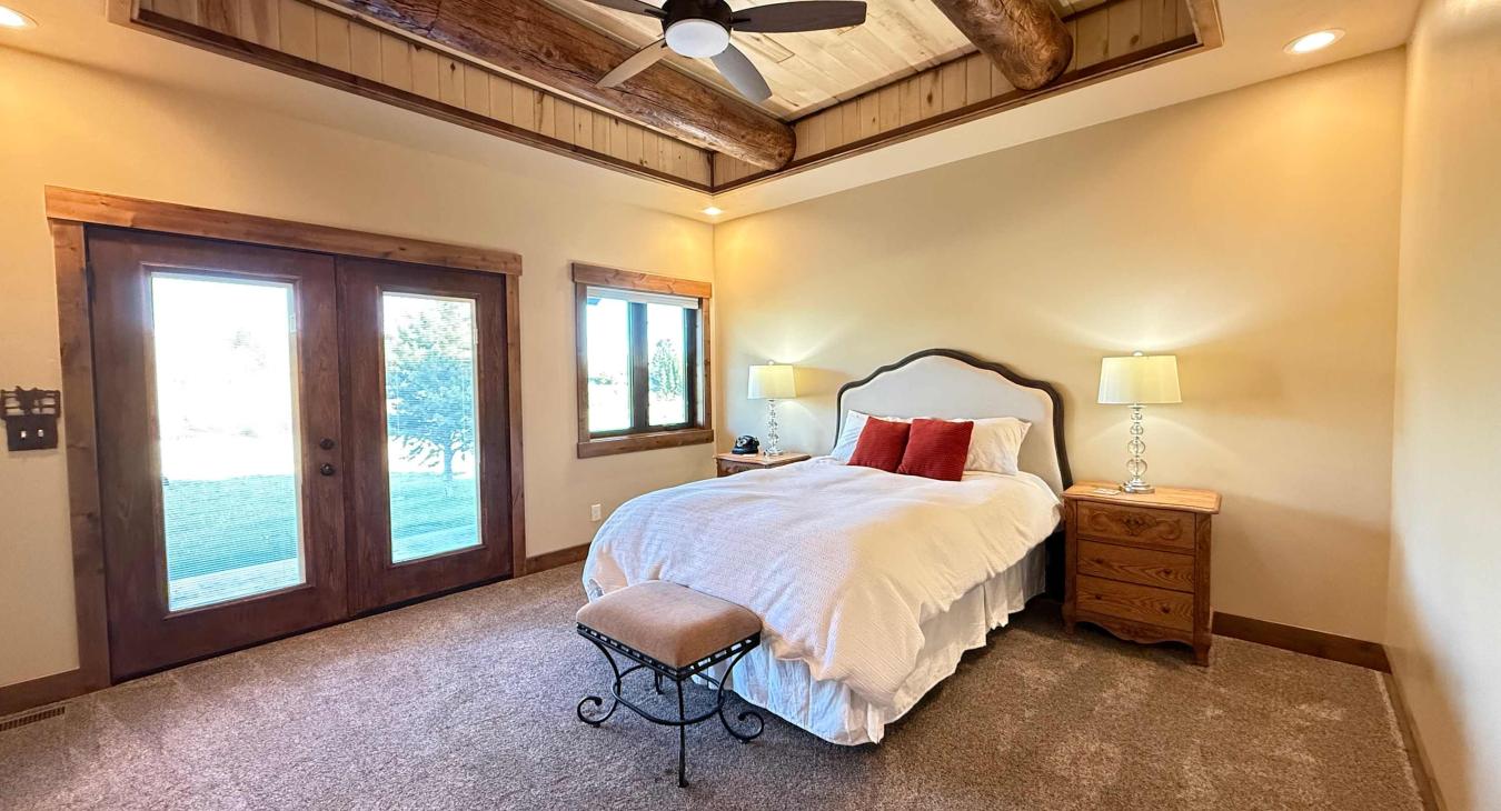 Cozy Cabin | 20 MI to YNP | Walk to Henry’s Lake