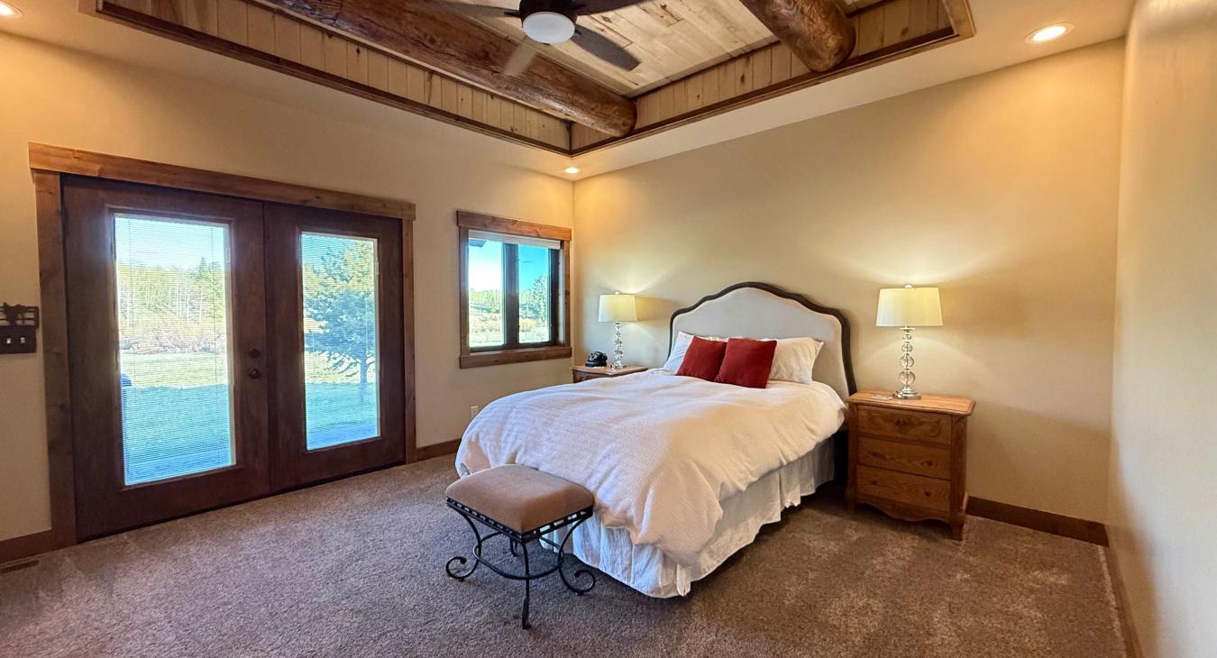 Cozy Cabin | 20 MI to YNP | Walk to Henry’s Lake