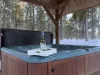 Enjoy the hot tub, towels are provided.