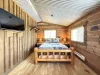Bedroom with a Queen size bed, perfect for 2 people.