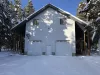 View of the cabin when you first pull into the driveway.