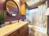 Upper level shared full bathroom