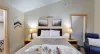 This room comfortably sleep 2 people.